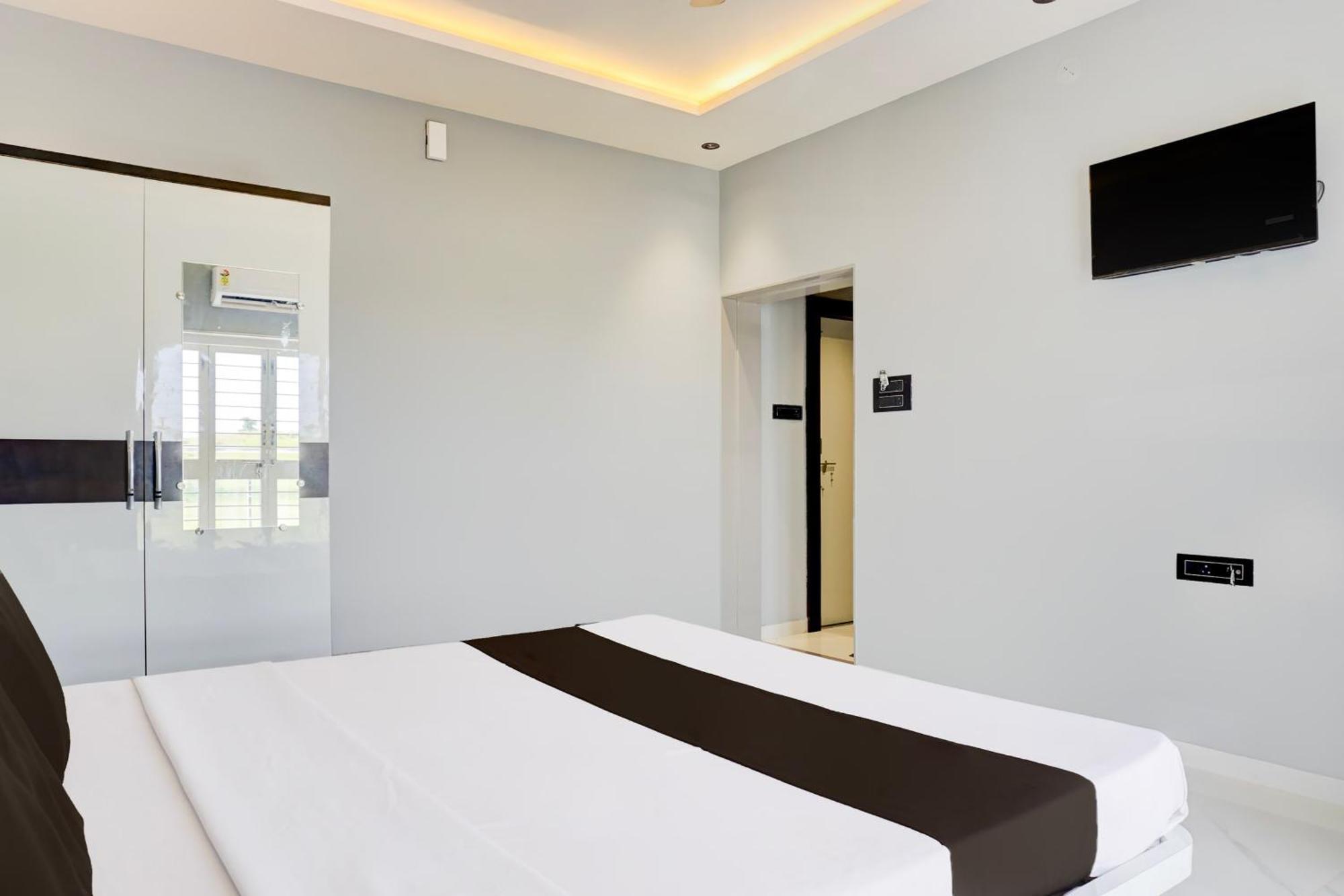 Hotel O Jeevan Restaurant & Lodging Kavathe Exterior foto