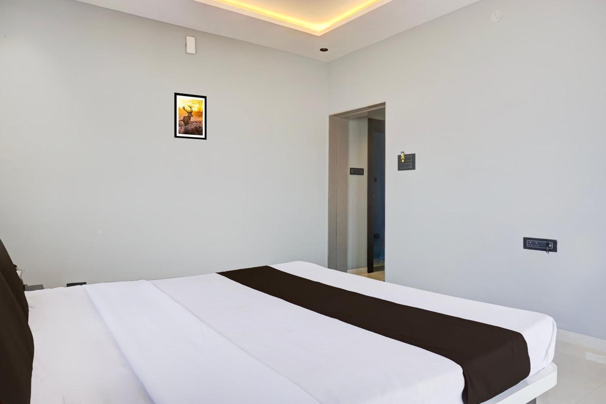 Hotel O Jeevan Restaurant & Lodging Kavathe Exterior foto