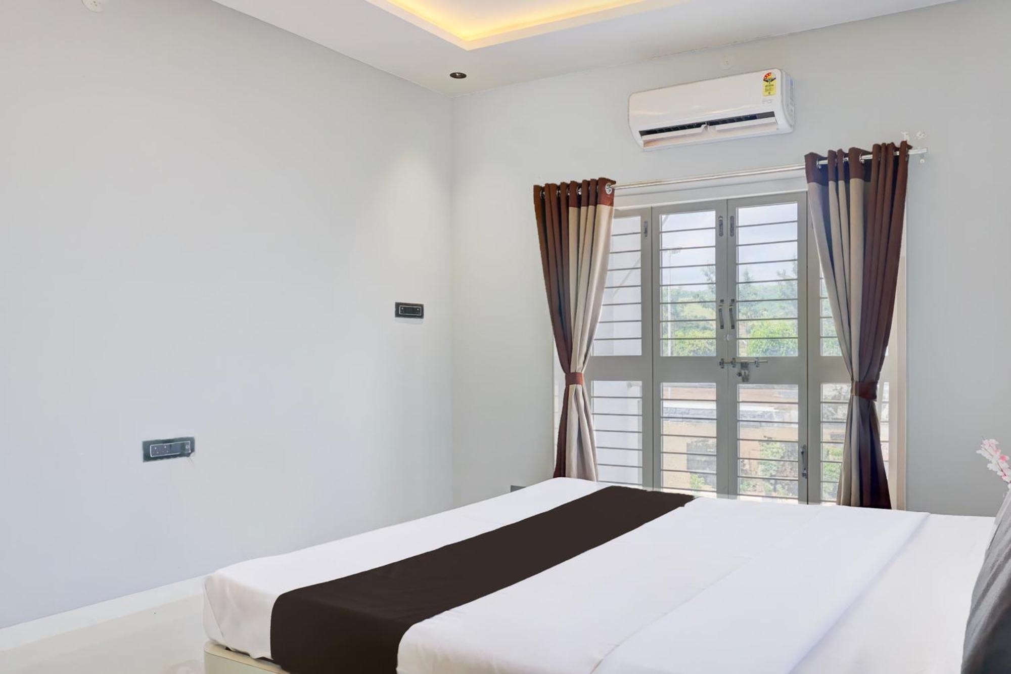Hotel O Jeevan Restaurant & Lodging Kavathe Exterior foto